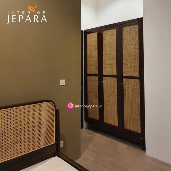 Lemari Pakaian Kombinasi Rotan dan Kayu Jati