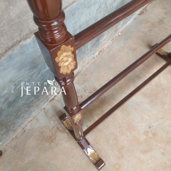 Gantungan Kain Batik Ukiran Bahan Kayu Jati