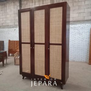 Lemari Pakaian Kombinasi Rotan dan Kayu Jati