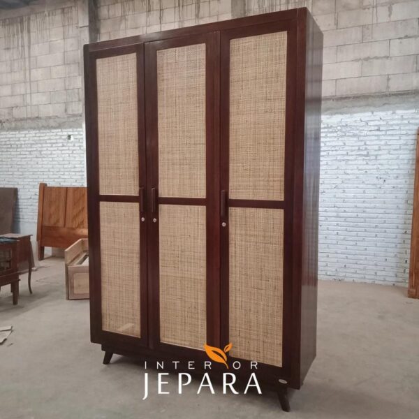 Lemari Pakaian Kombinasi Rotan dan Kayu Jati