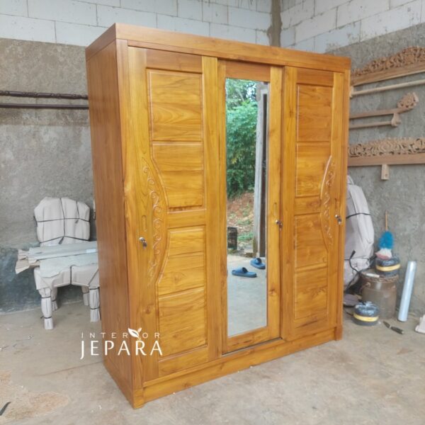 Lemari pakaian Ukiran Kayu Jati 3 pintu Interior Jepara - Image 3