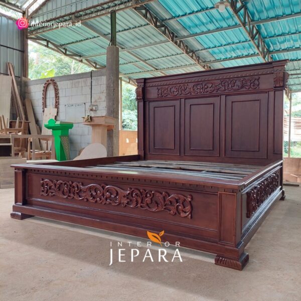 Dipan Kayu Jati Napoleon Kombinasi Ukiran Kolonial