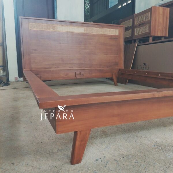Dipan Rangka Tempat Tidur Kayu Jati Mix Rotan Alami