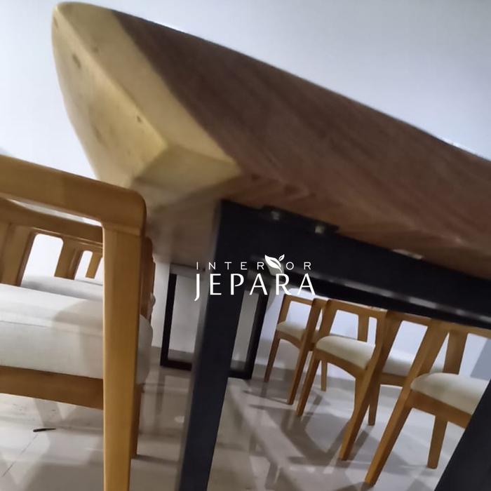 Set Meja Makan Kombinasi Kayu Jati Trembesi dan Besi Hollo