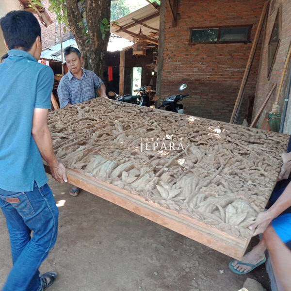 Hutan dan Satwa Pulau Borneo Ukiran Relief 3 Dimensi Bahan Kayu Jati
