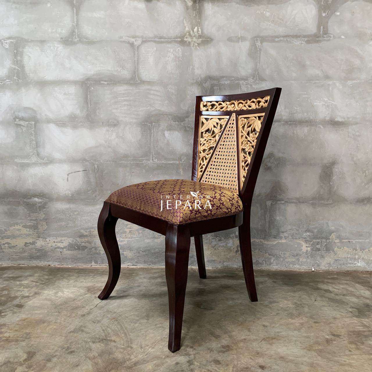 Kursi Makan Ukiran Motif Etnik Riau Bahan Kayu Jati