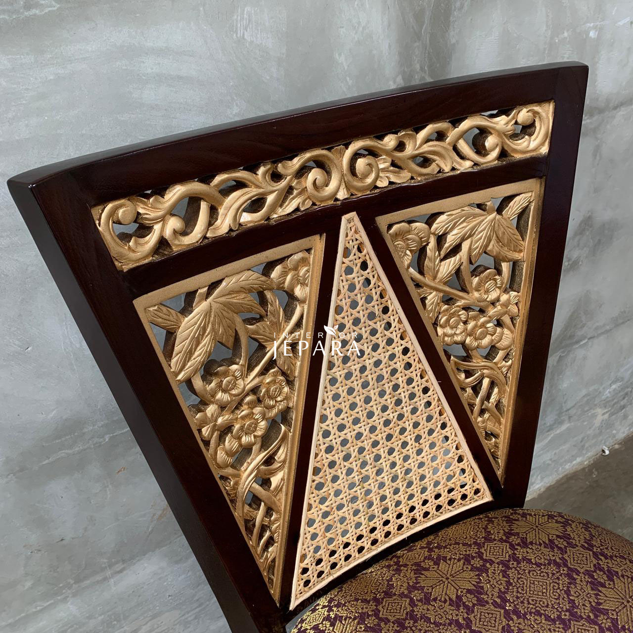 Kursi Makan Ukiran Motif Etnik Riau Bahan Kayu Jati