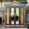 Lemari Pakaian Klasik Mewah 4 Pintu Ukiran Elegan Kayu Jati