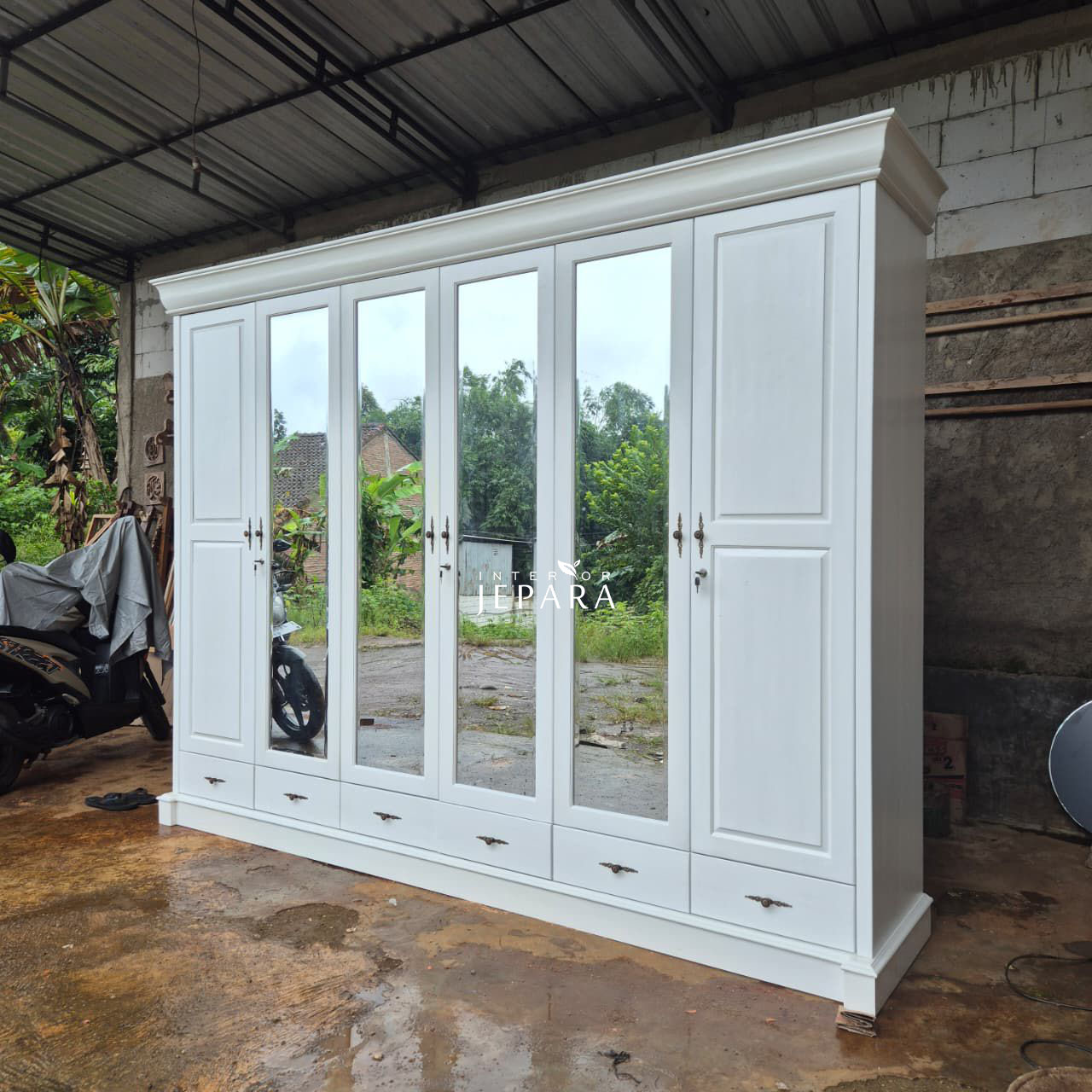 Lemari Pakaian Minimalis Elegan 6 Pintu Cermin Putih Klasik