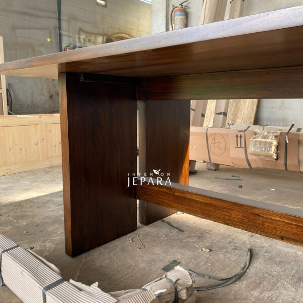 Meja Makan Kayu Jati Solid dan Tebal Model Klasik