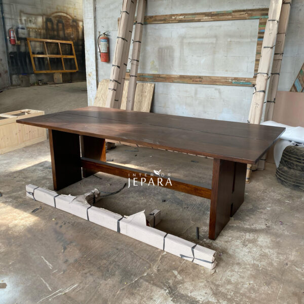 Meja Makan Kayu Jati Solid dan Tebal Model Klasik