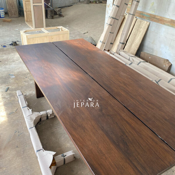 Meja Makan Kayu Jati Solid dan Tebal Model Klasik