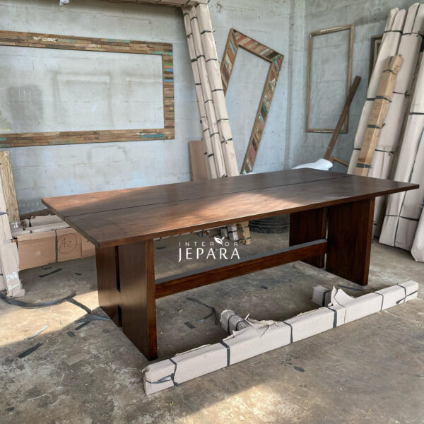 Meja Makan Kayu Jati Solid dan Tebal Model Klasik