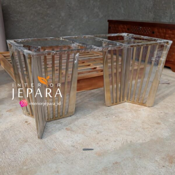Meja Makan Ellisa Bahan Stainless Steel dan Marmer