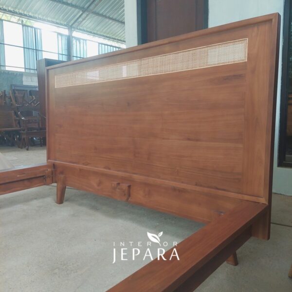 Dipan Rangka Tempat Tidur Kayu Jati Mix Rotan Alami