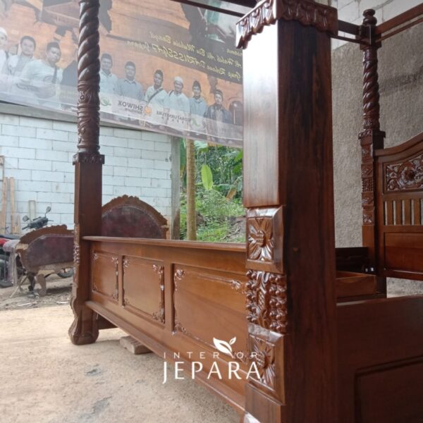 Tempat Tidur Kanopi + Laci-Laci Klasik Ukiran Kayu Jati