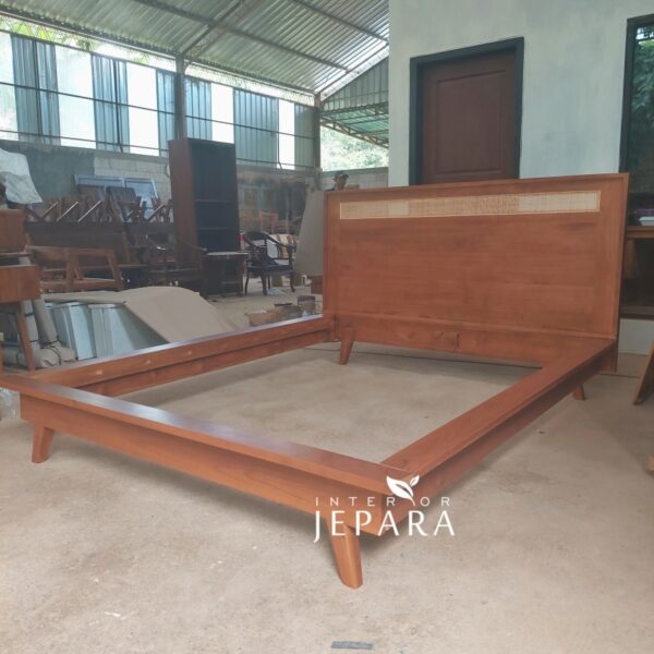 Dipan Rangka Tempat Tidur Kayu Jati Mix Rotan Alami