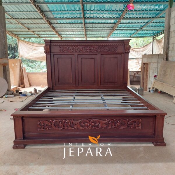 Dipan Kayu Jati Napoleon Kombinasi Ukiran Kolonial
