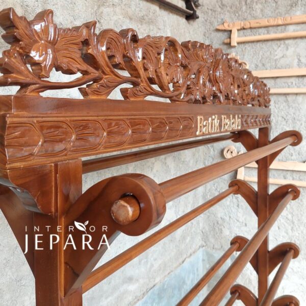 Gawangan Gantungan Kain Batik Kayu Jati