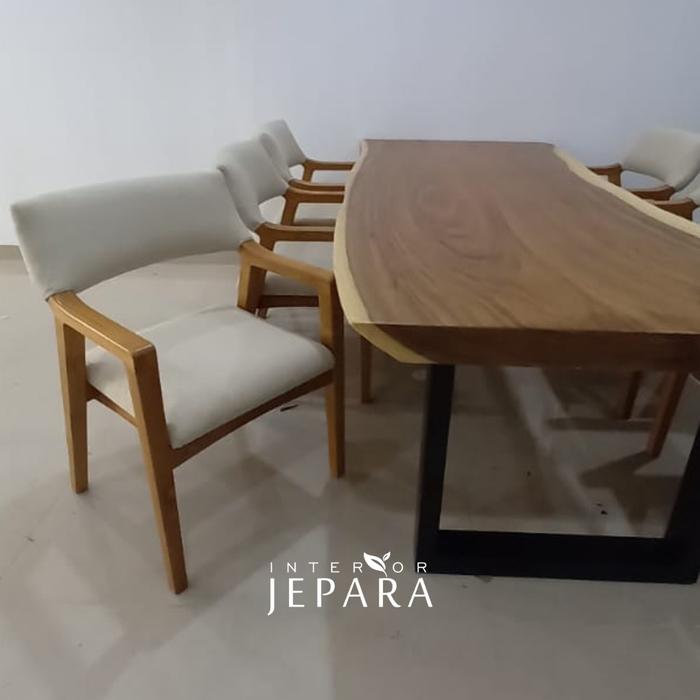 Set Meja Makan Kombinasi Kayu Jati Trembesi dan Besi Hollo